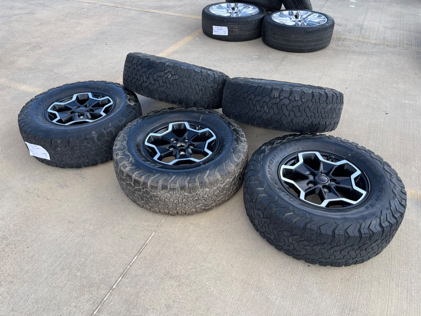 17" Jeep Wrangler RUBICON OEM wheels rims tires 9237 SET black BFG 33"