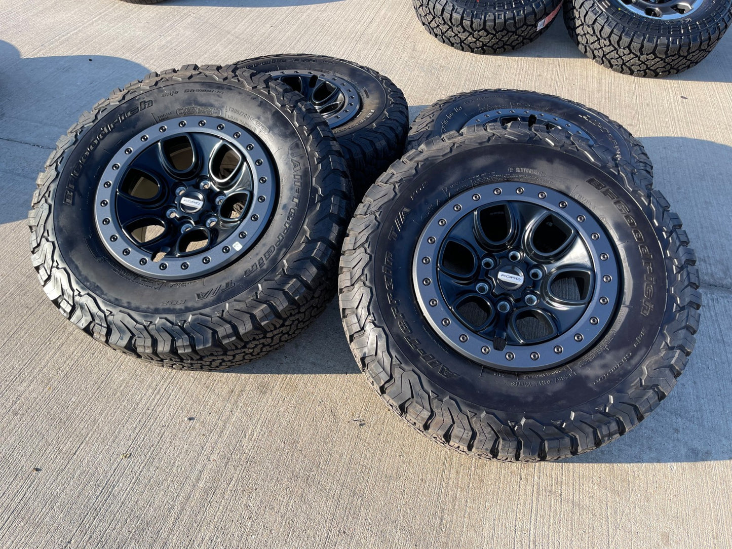 17" Ford F-150 Raptor OEM BEADLOCK rims wheels SET 10459 95210 BFG KO2 tires