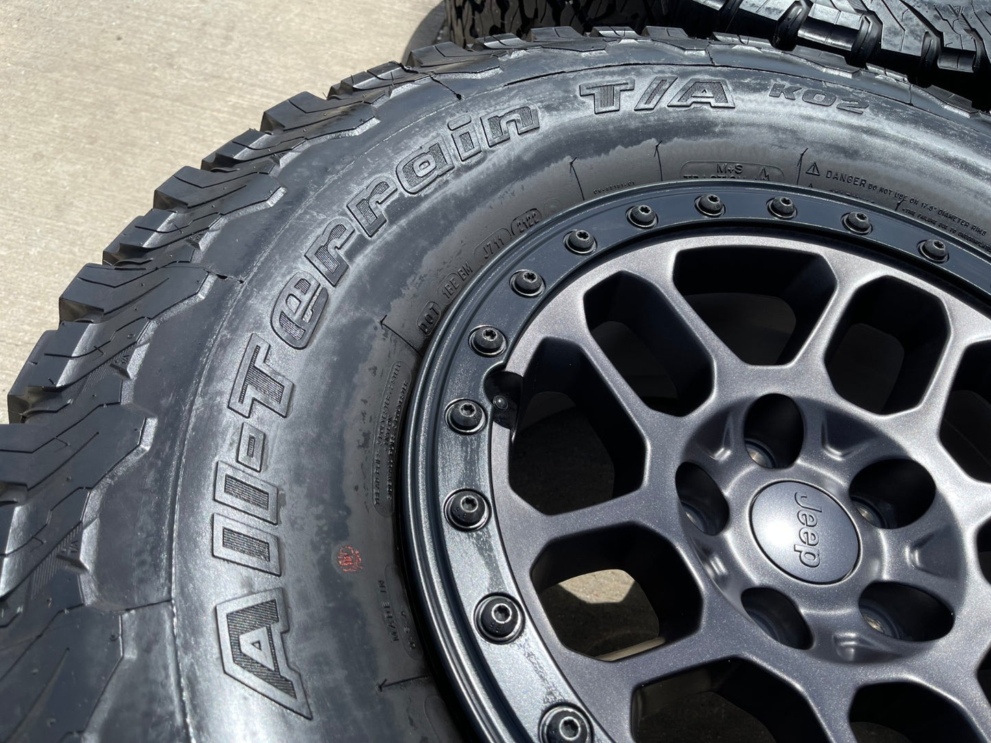 17" Jeep Wrangler 392 Gladiator Rubicon OEM BEADLOCK wheels rims BFG 35"