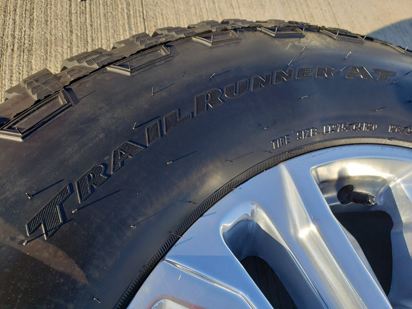 20" GMC Sierra Denali 2500 3500OEM 5957 wheels rims tires 2022 2023 2024 2025