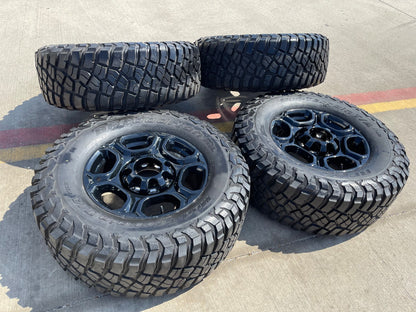 18" Ford F-250 F-350 Lariat FX-4 OEM black 10479 wheels rims BFG KM3 M/T 34"