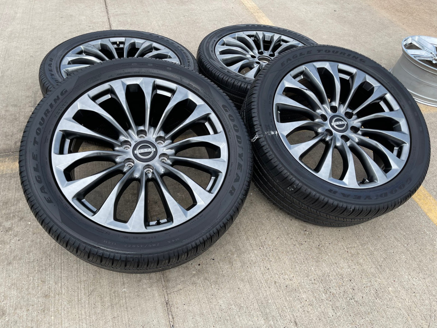 22" Infiniti QX80 QX56 Nissan Titan OEM wheels rims 62799 73770