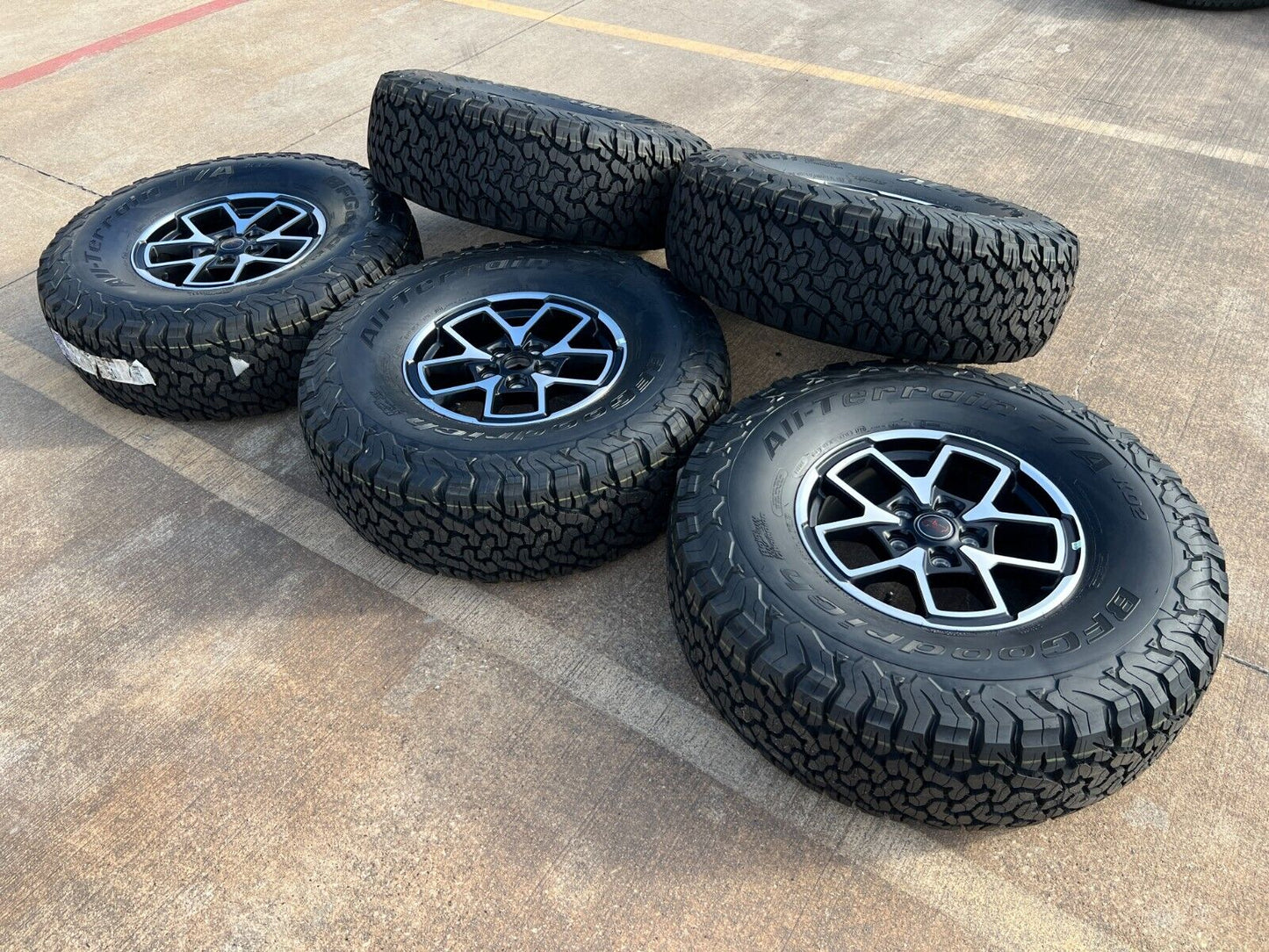 17" Jeep Wrangler Rubicon OEM wheels rims 392 Gladiator tires NEW BFG 37"