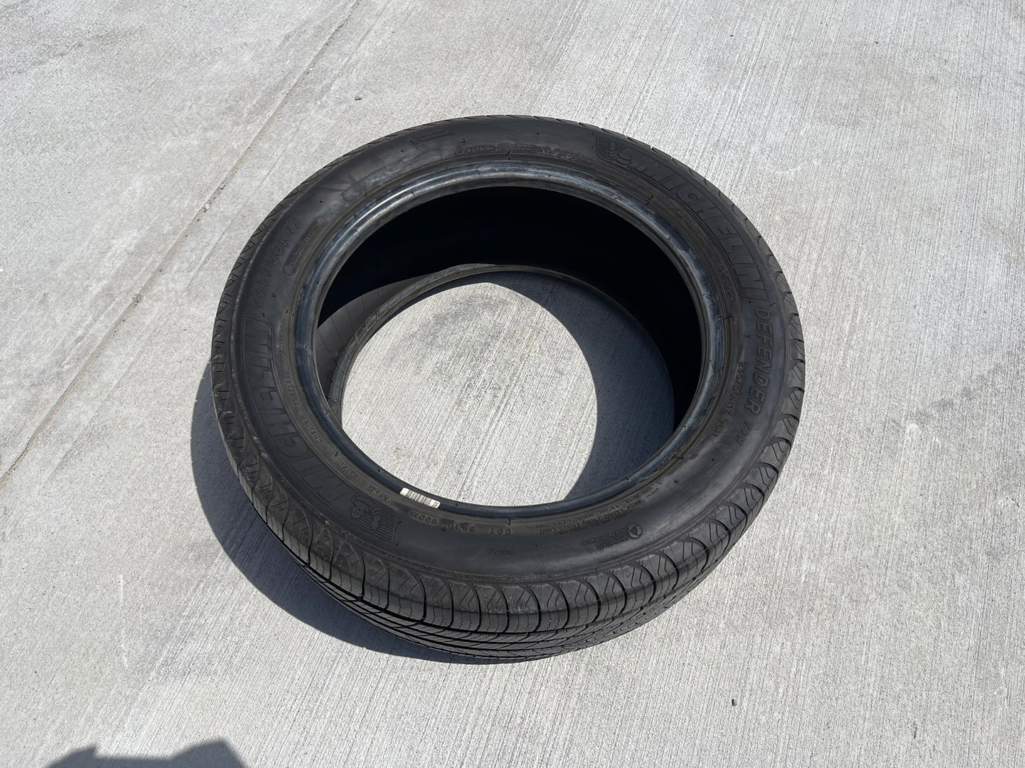 (1) 235/50/17 Michelin Defender T+H tire 235/50R17 96H XL M+S