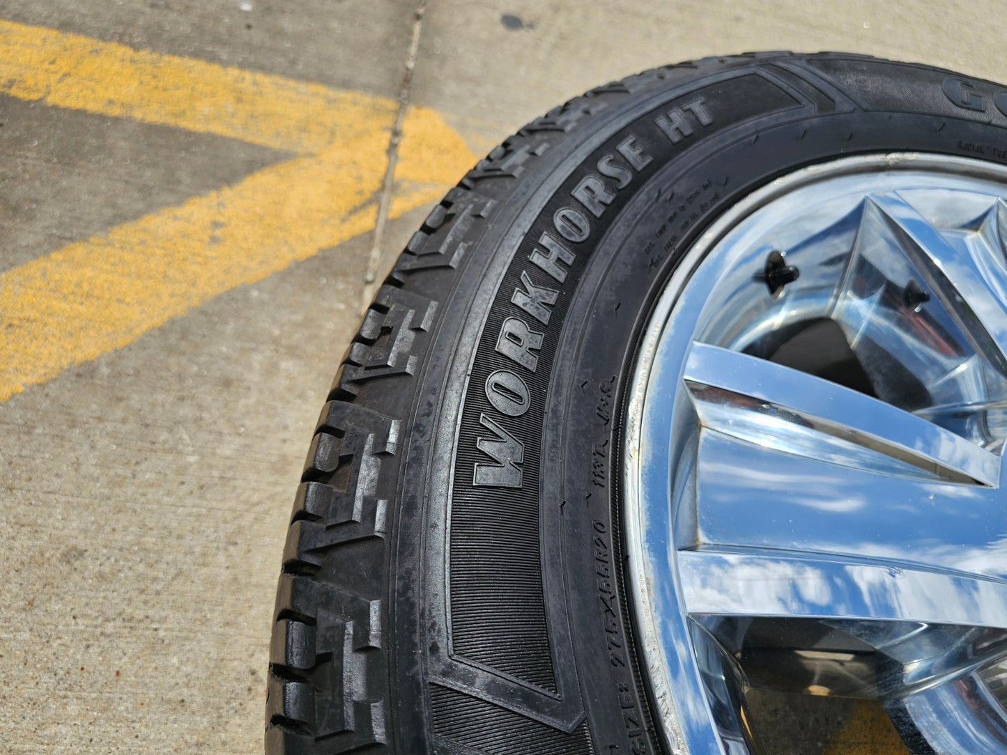 (1) 20" Chevy Silverado Tahoe Suburban chrome OEM 5416 wheel rim tire spare