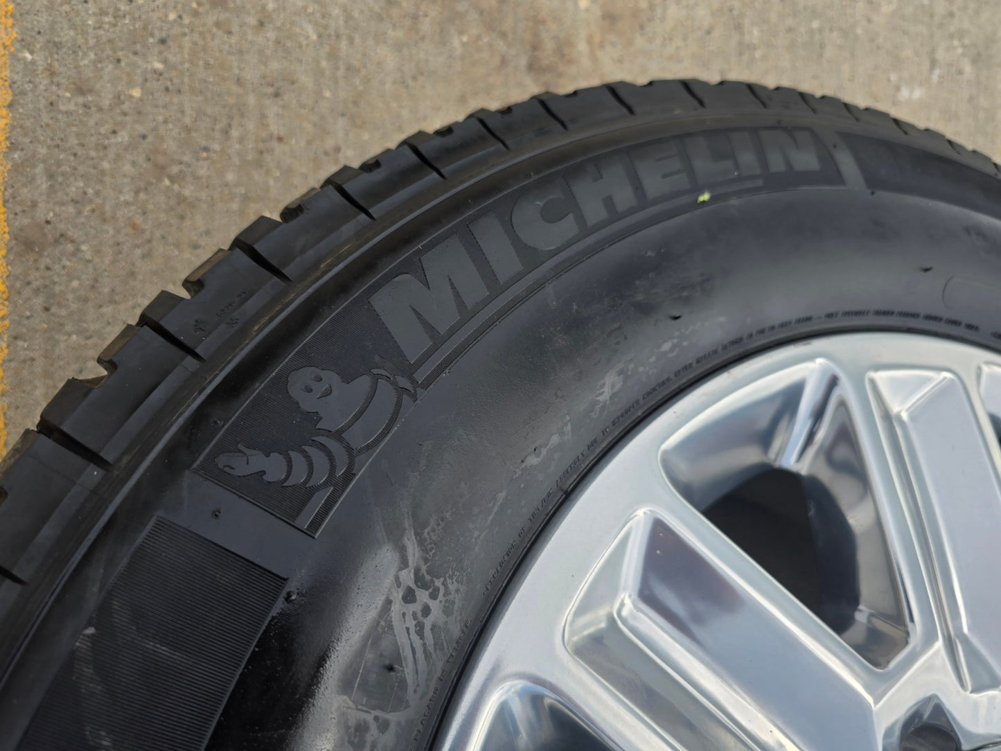 20" Chevy Silverado High Country LTZ 2500 3500 OEM 14124 wheels rims MICHELIN