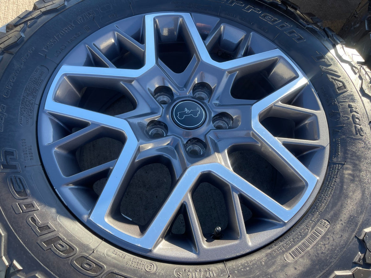 18" Jeep Wrangler Grand Cherokee Gladiator OEM 9331 wheels rims BFG KO2 A/T NEW