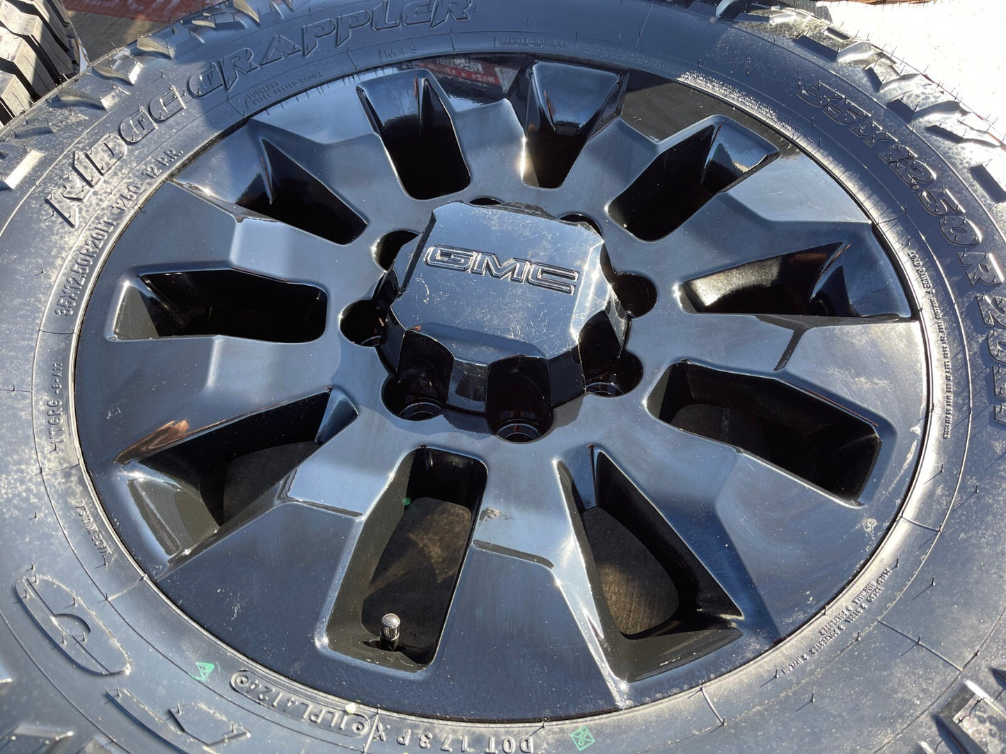 20" GMC Sierra Chevy Silverado 2500 3500 OEM 5960 5947 wheels rims NEW 35"