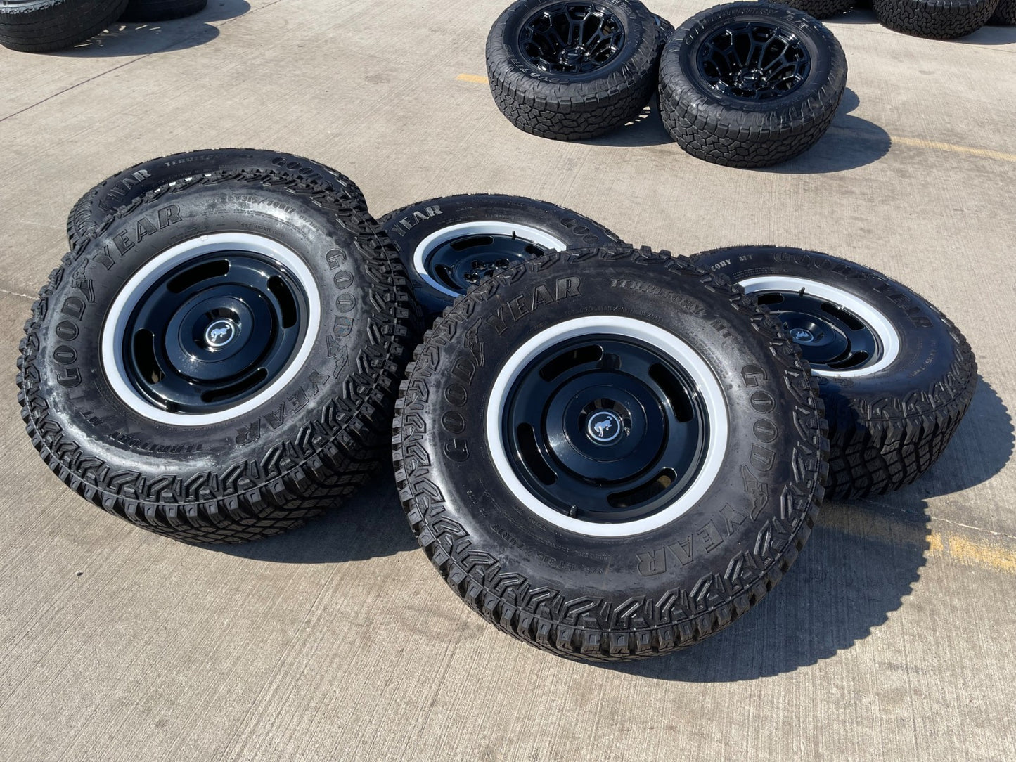 17" Ford Bronco HERITAGE Edition wheels rims white 2025 2026 GOODYEAR 35"