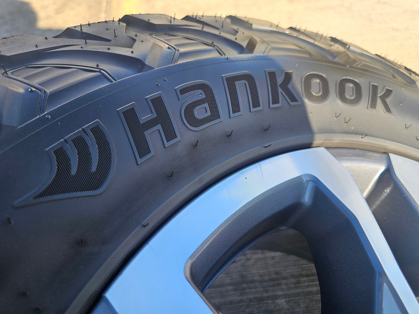 18" GMC Sierra AT4X Chevy Silverado 2500 3500 OEM 5949 wheels rims HANKOOK M/T2
