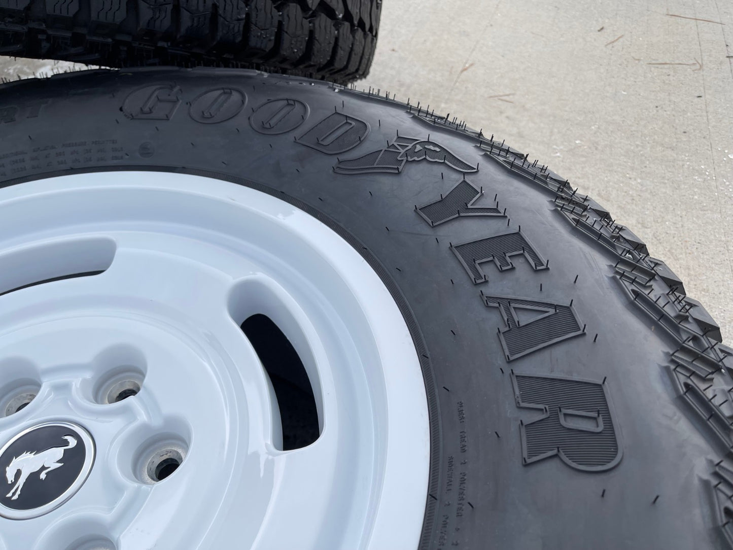 17" Ford Bronco HERITAGE Limited Edition wheels rims white 2025 2026 NEW 35"