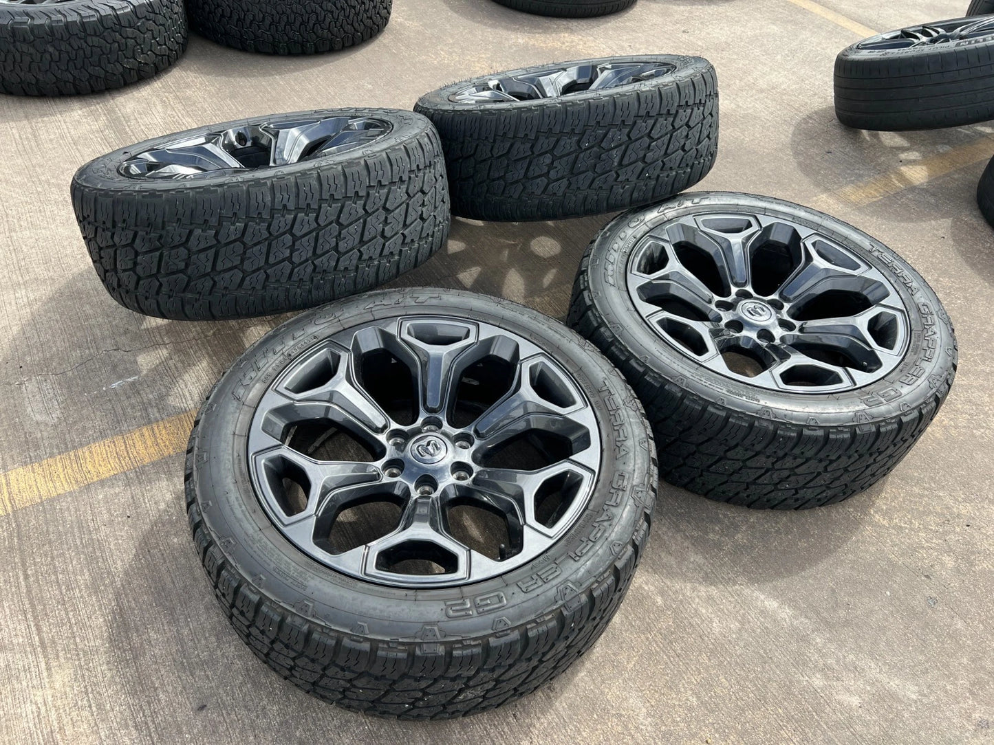 22" Dodge Ram 1500 OEM Laramie wheels LIMITED Gray 2685 2727 tires
