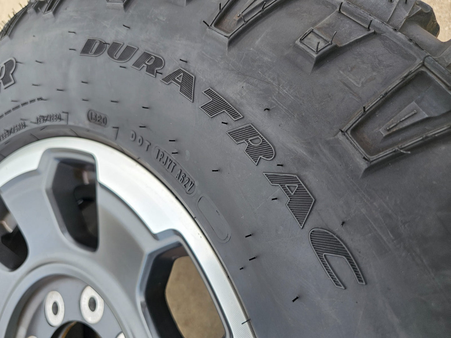 (1) 18" Ford F-250 F-350 OEM TREMOR 10482 rim wheel DURATRAC Spare