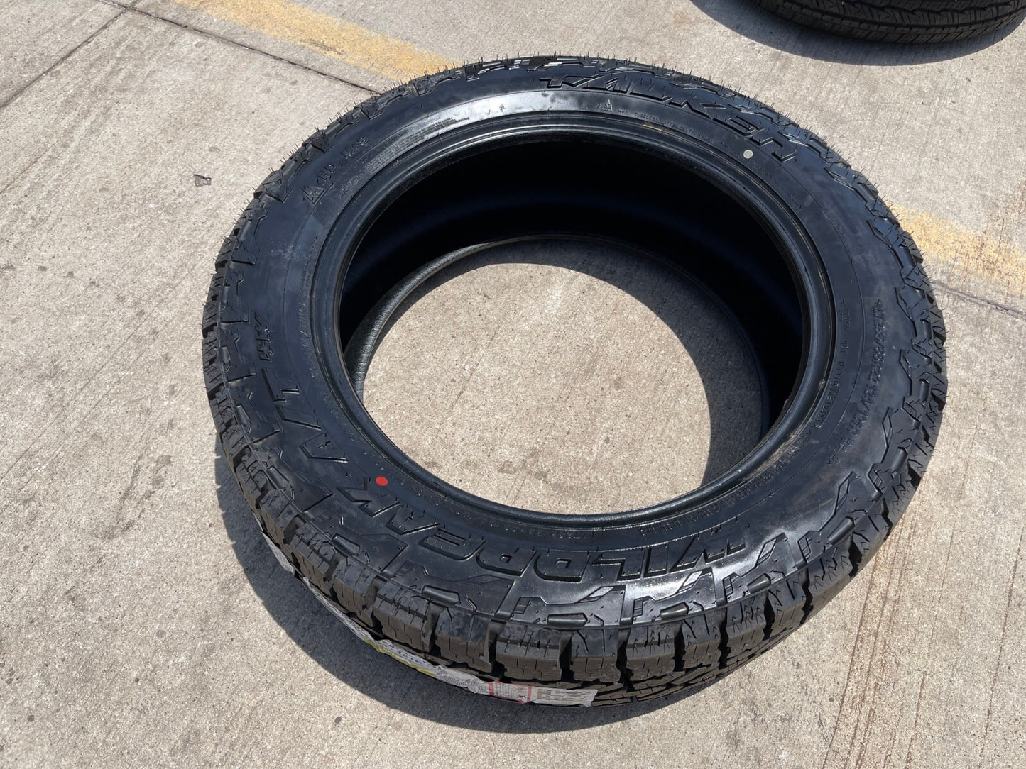 (1) 285/55/22 Falken Wildpeak A/T4 AT4W tire NEW