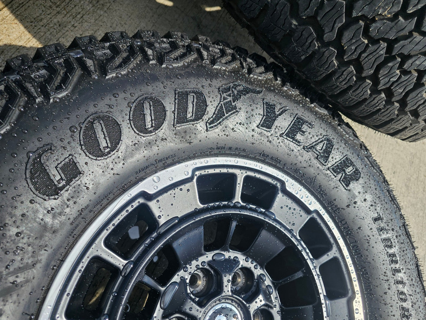17" Ford Bronco HERITAGE SASQUATCH OEM 22025 wheels rims SET GOODYEAR A/T 35"