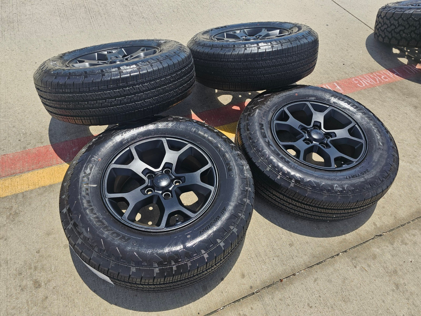 (1) 17" Jeep Wrangler Rubicon OEM 9218 wheel rim Gladiator tire NEXEN HTX2 NEW