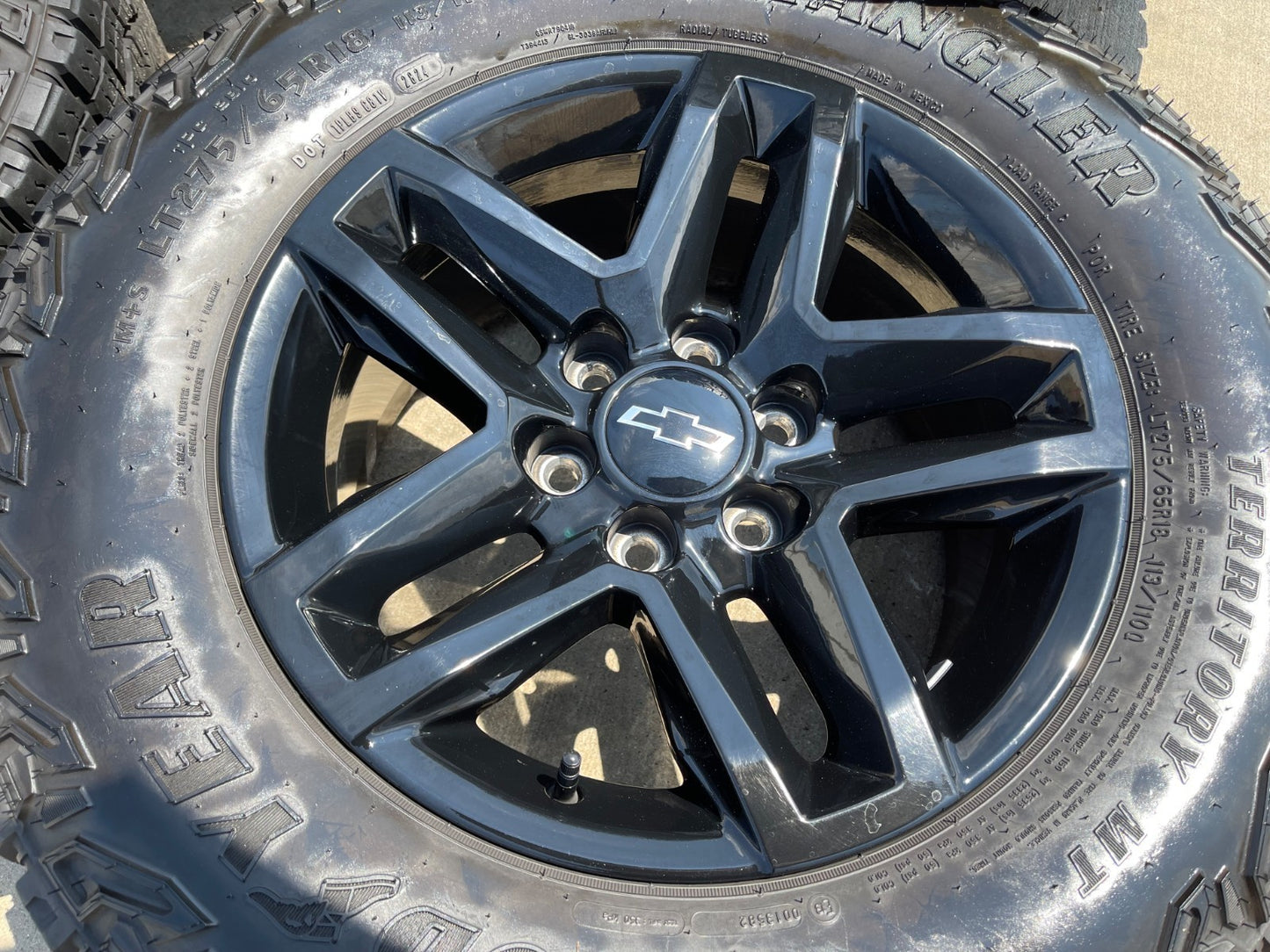 18" Chevy Silverado ZR2 Tahoe TRAIL BOSS GMC OEM 5911 wheels rims GOODYEAR M/T