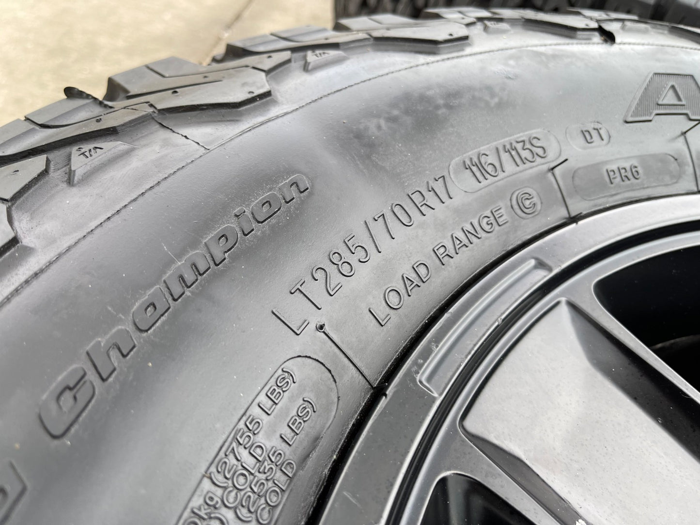 17" Jeep Wrangler Rubicon OEM 9260 wheels rims Gladiator tires BFG KO2 A/T 33"