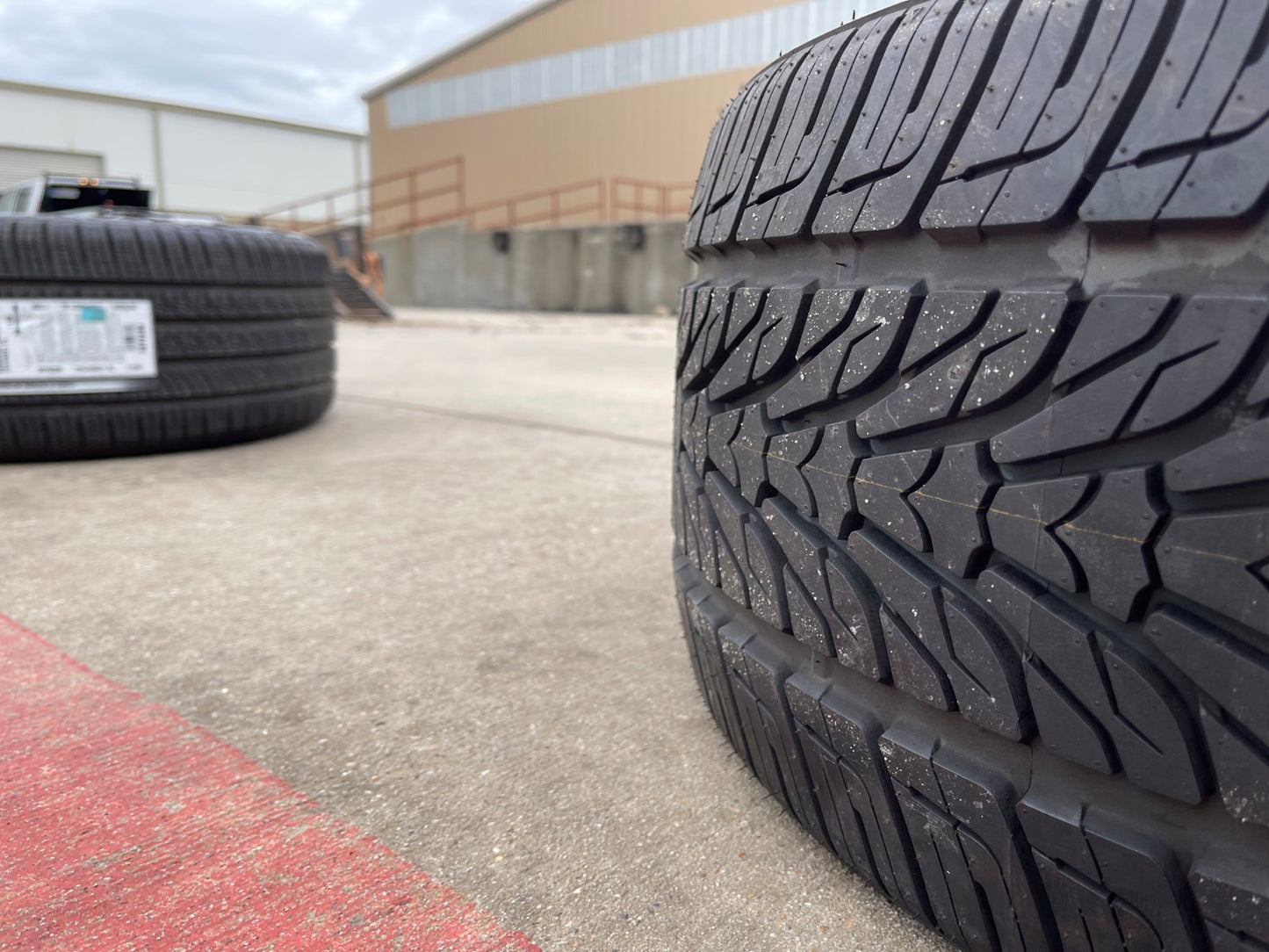 (1) 295/30/22 Nexen Roadian HP tire 295/30r22 NEW