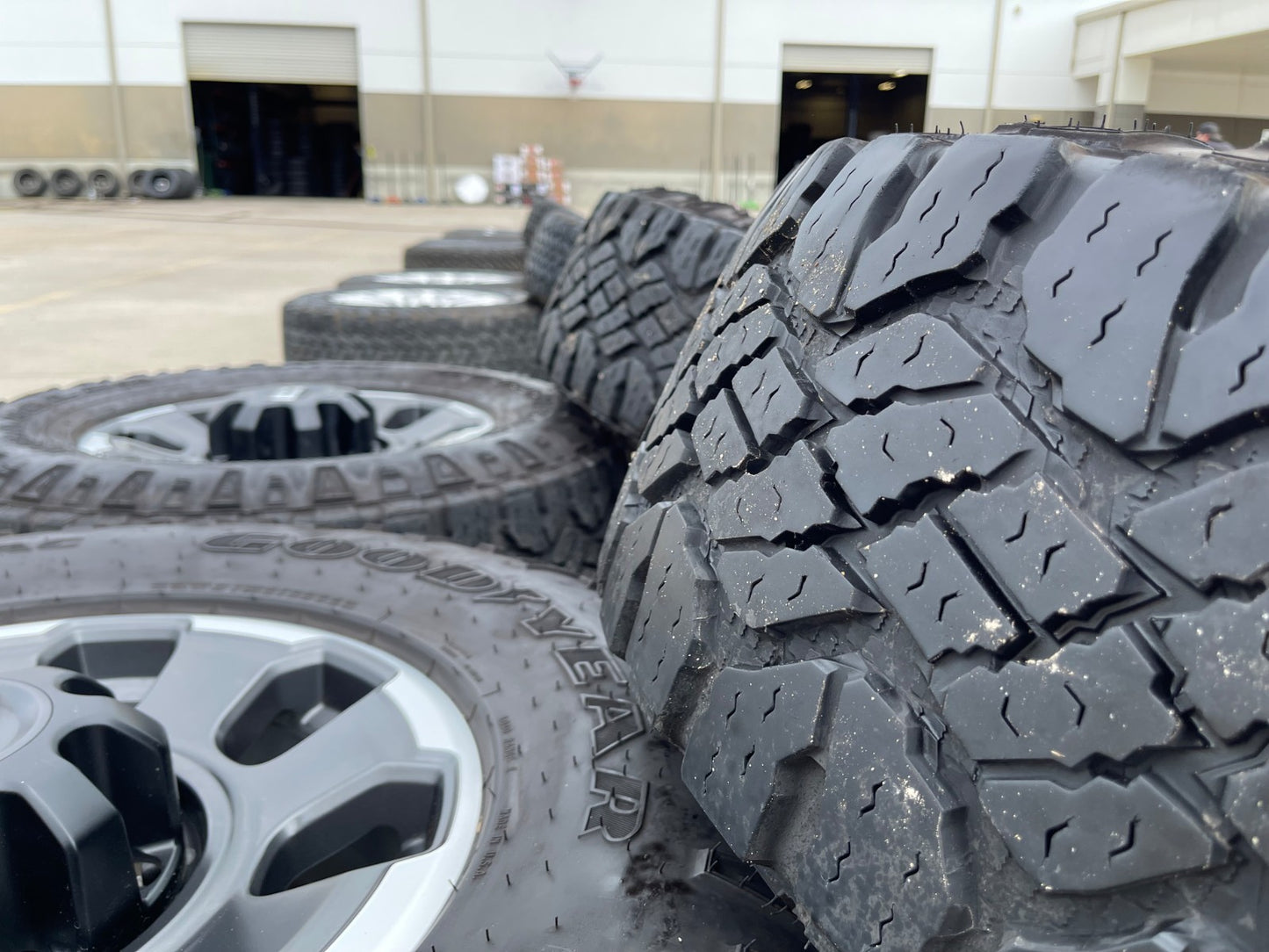 18" Ford F-250 F-350 OEM TREMOR rims wheels 10482 tires DURATRAC R/T 35"