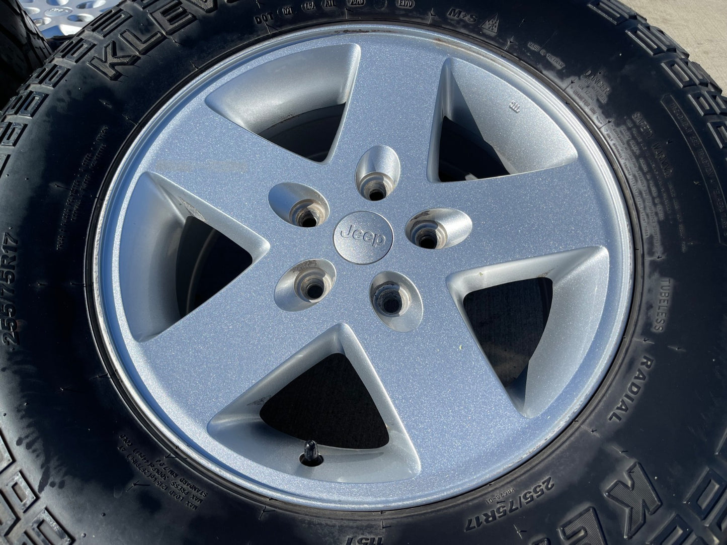 17" Jeep Gladiator OEM wheels rims 9074 Wrangler Kenda Klever A/T