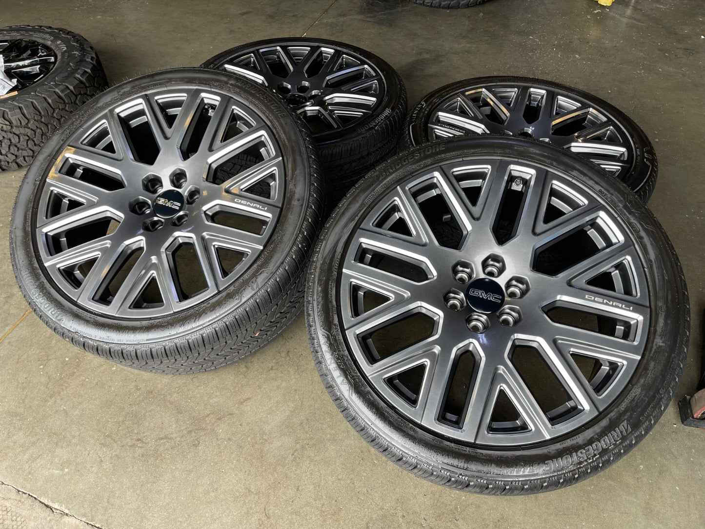 24" GMC Yukon Sierra DENALI OEM wheels rims BRIDGESTONE 2024 2025 2026 2027 NEW