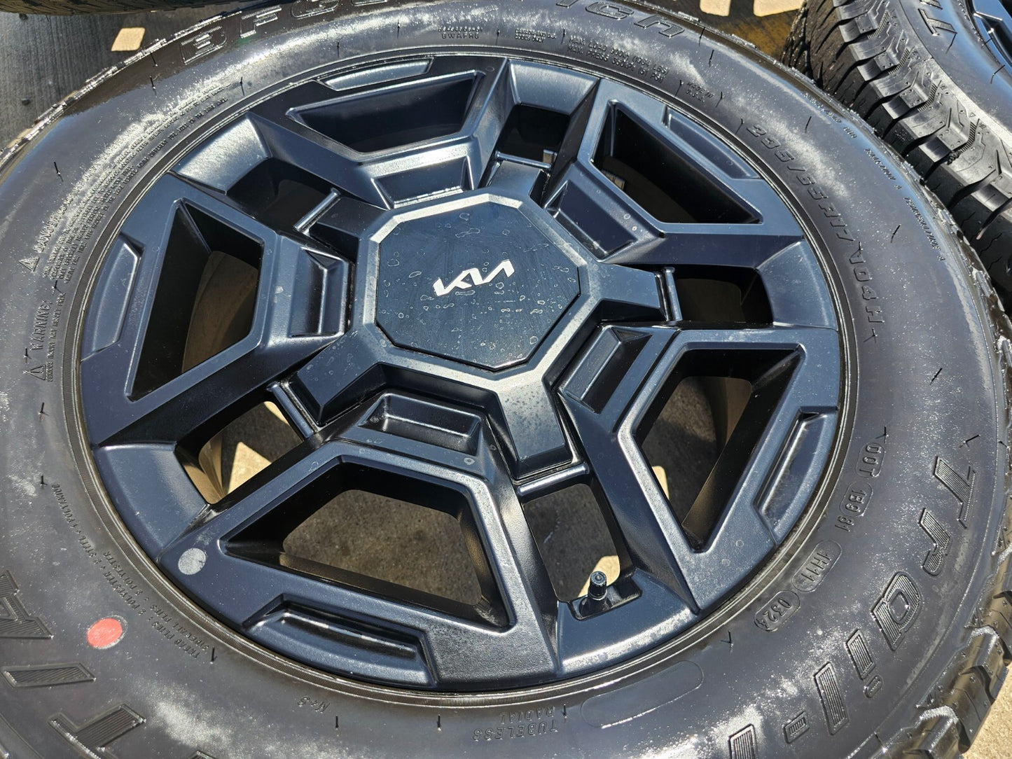 17" Kia Sorento X-PRO OEM wheels rims tires Telluride Sedona 2024 2025 NEW