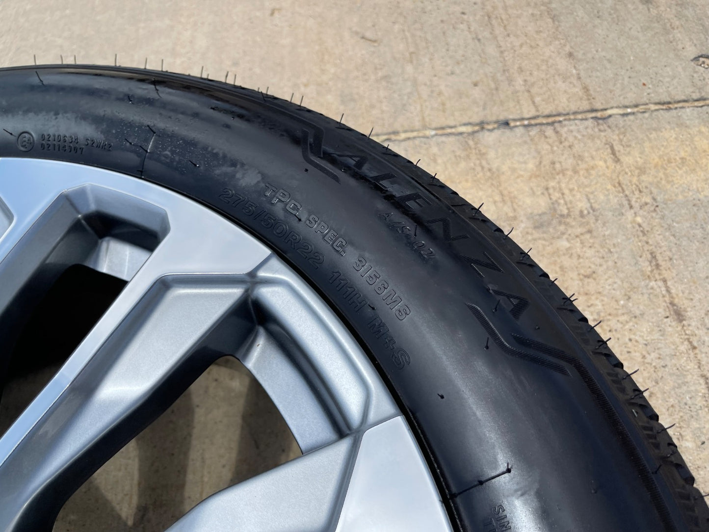 22" GMC Yukon Sierra DENALI OEM wheel rim 14025 97000 tire (1) spare BRIDGESTONE