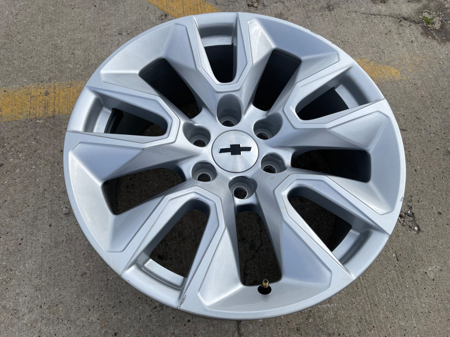20" Chevy Silverado 1500 Tahoe Suburban OEM 5915 5916 wheel rim
