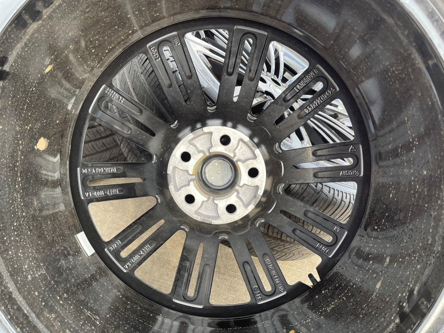 23" Land Rover Range AUTOBIOGRAPHY OEM 72377 wheels rims 2024 2025 2026 PIRELLI