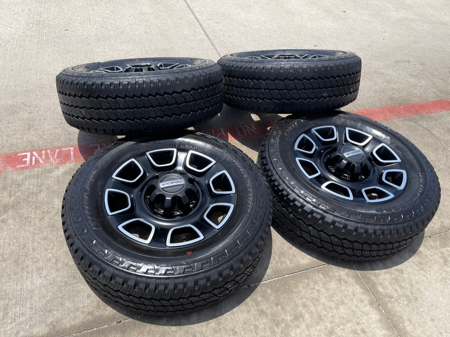 20" Ford F-250 F-350 OEM Lariat Platinum wheels rims 10486 tires 2024 2025