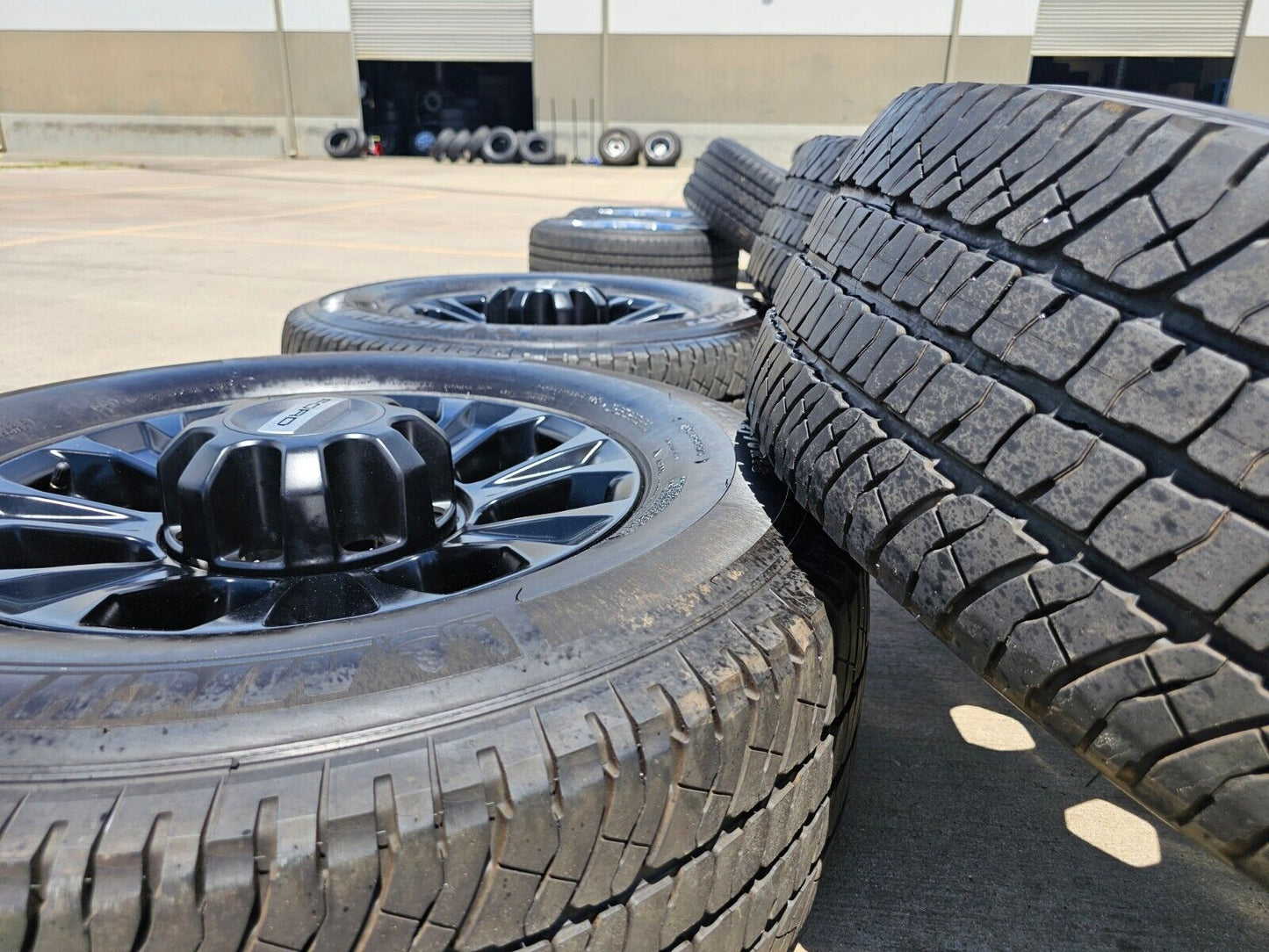 18" Ford F-250 F-350 OEM rims wheels 10097 tires MICHELIN
