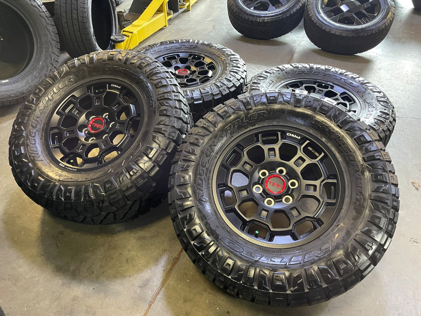 18" Toyota Tundra TRD BBS FORGED OEM black 95458 wheels rims Sequoia NITRO 35"