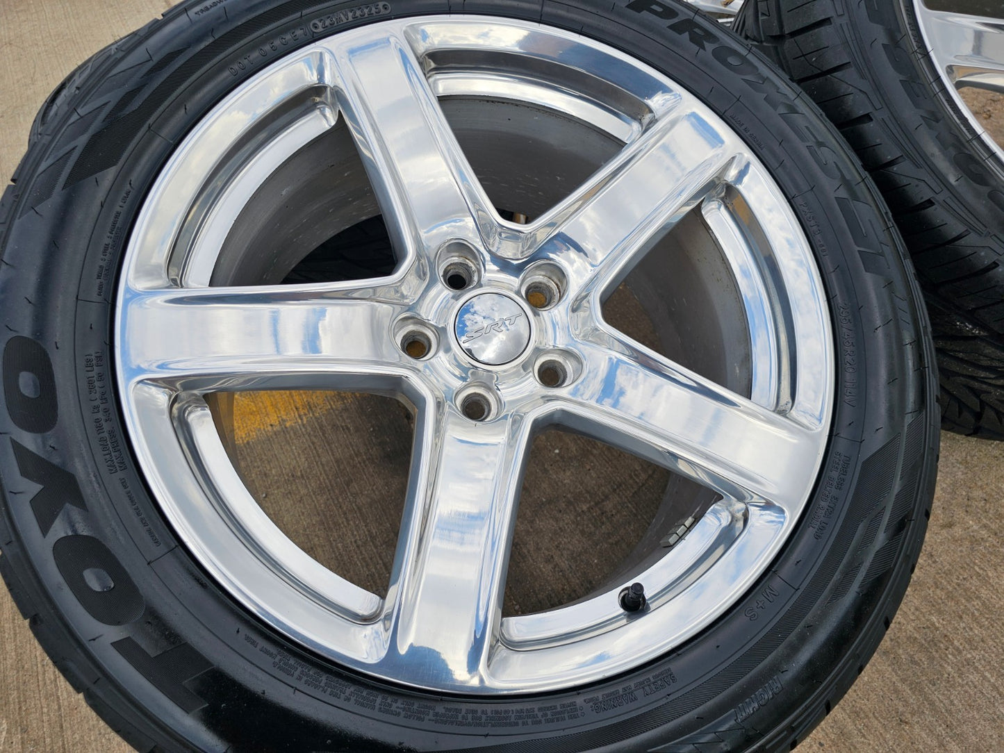 20" Jeep Grand Cherokee SRT Trackhawk OEM 9172 wheels rims tires NEW