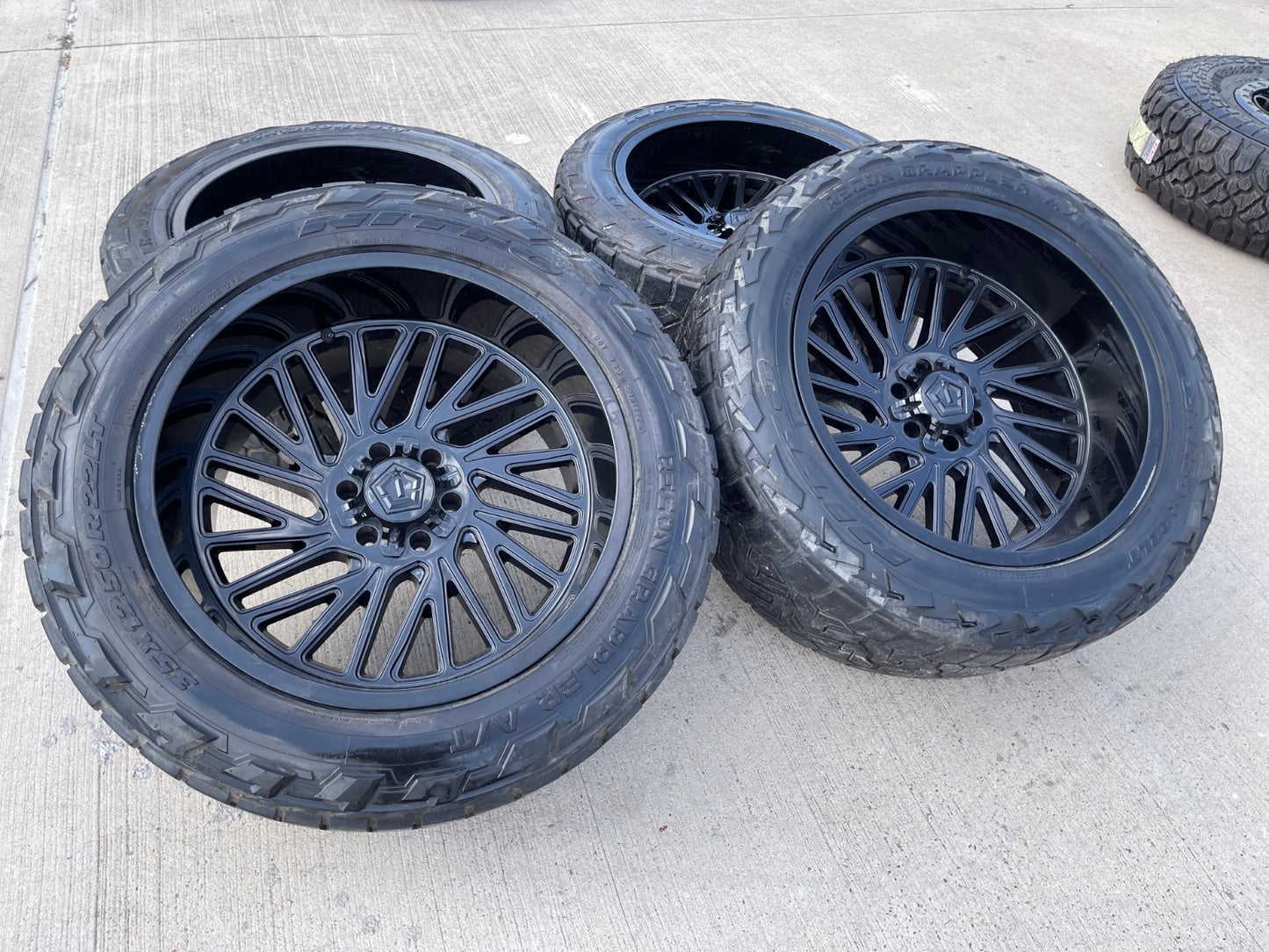 22x12 TIS 553B Chevy Silverado Ford F-150 RAM wheels rims 6x139 6x135