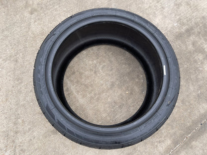 (1) 265/35/19 Nitto NT555 G2 tire 265/35/19 98W NEW