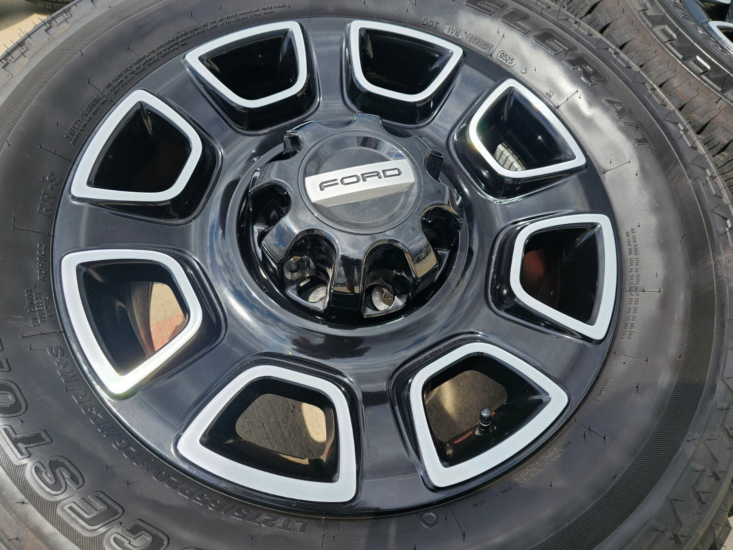 20" Ford F-250 F-350 OEM Lariat Platinum wheels rims 10486 tires 2024 2025