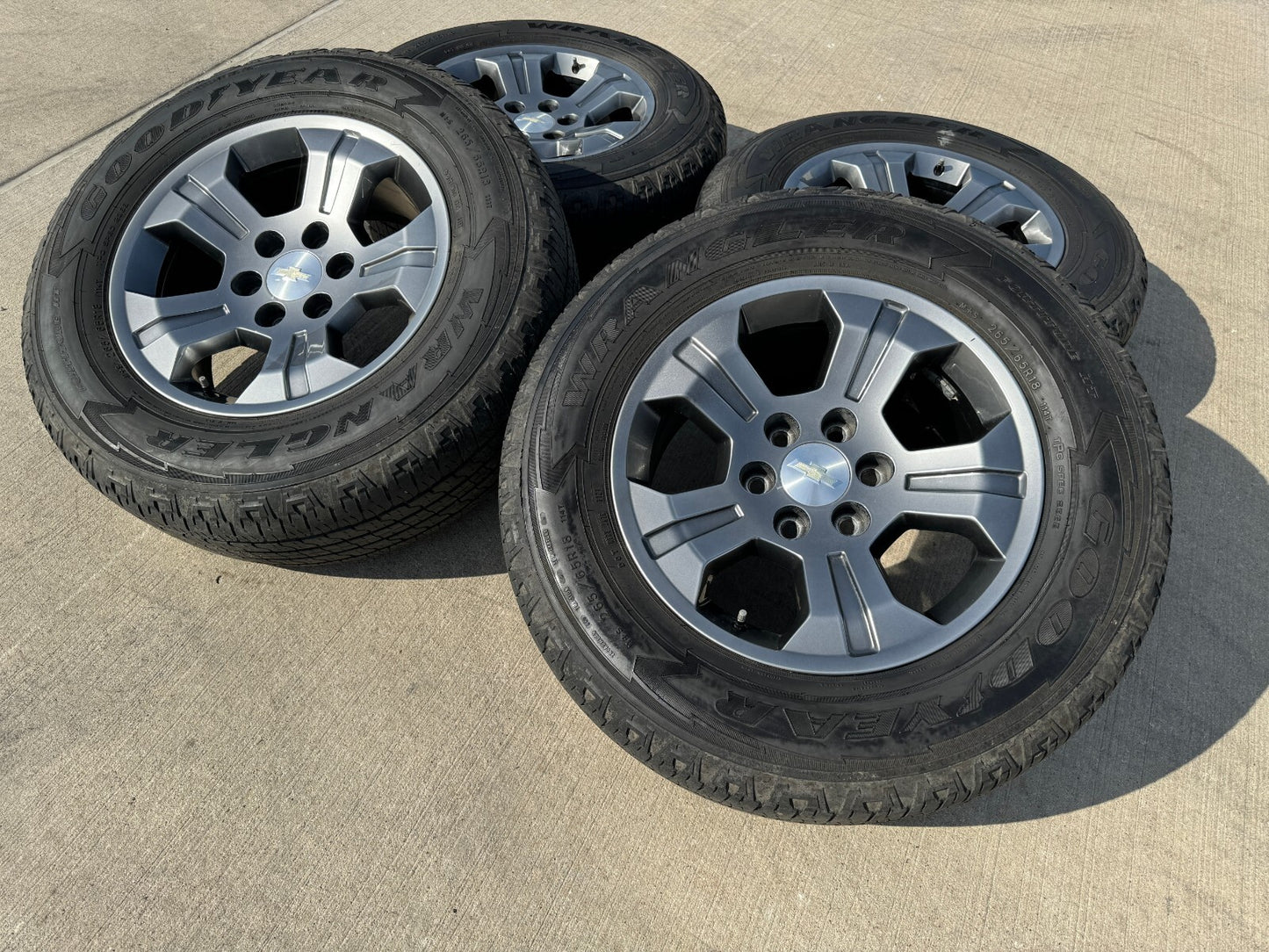 18" Chevy Tahoe Suburban GRAY Z71 OEM 5647 5753 wheels tires Silverado 1500