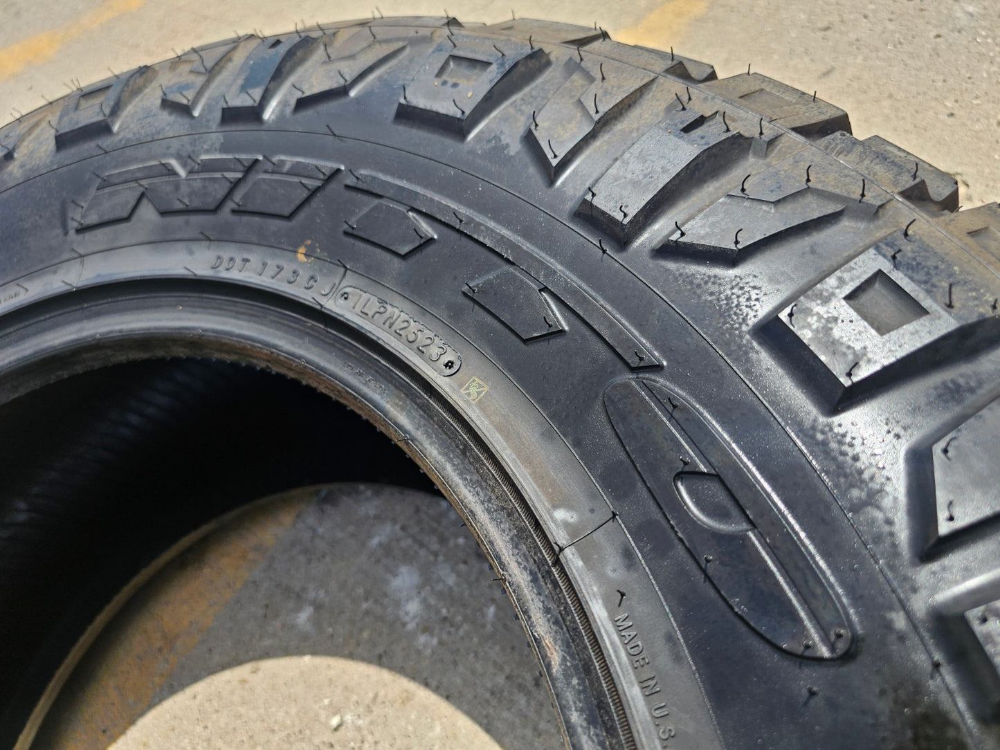 (1) 37x12.5x20 Nitto Ridge Grappler R/T tire 121Q E 10 PLY