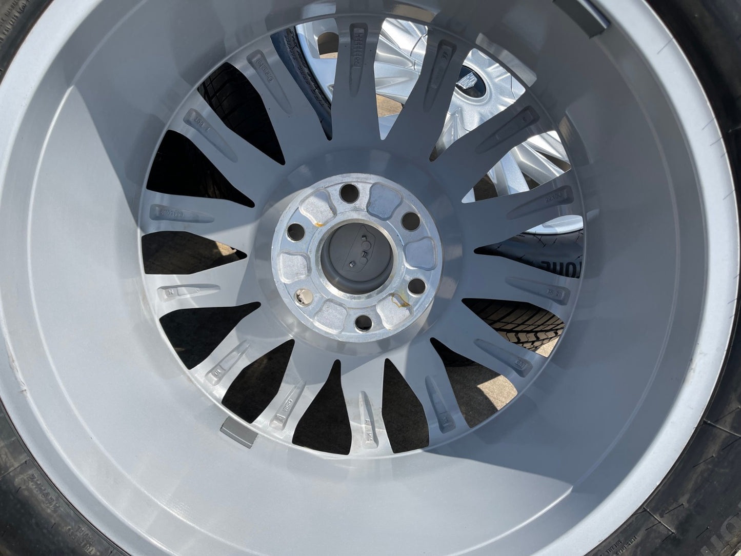 22" Cadillac Escalade Platinum OEM wheels rims 95026 4873 tires 2025 2026 NEW