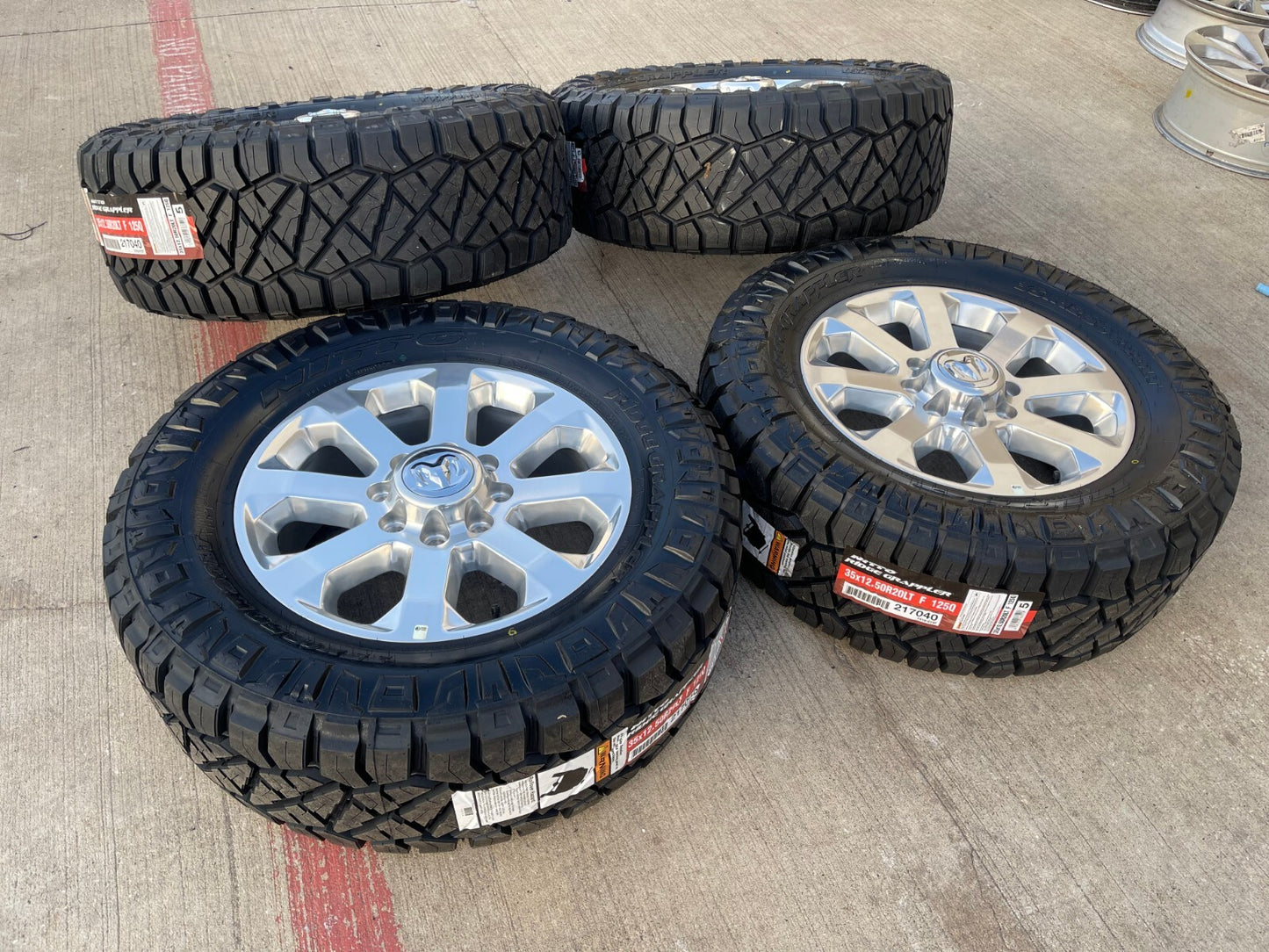 20" Dodge Ram 2500 3500 LARAMIE OEM 2700 wheels rims 2025 2026 NEW 35" NITTO