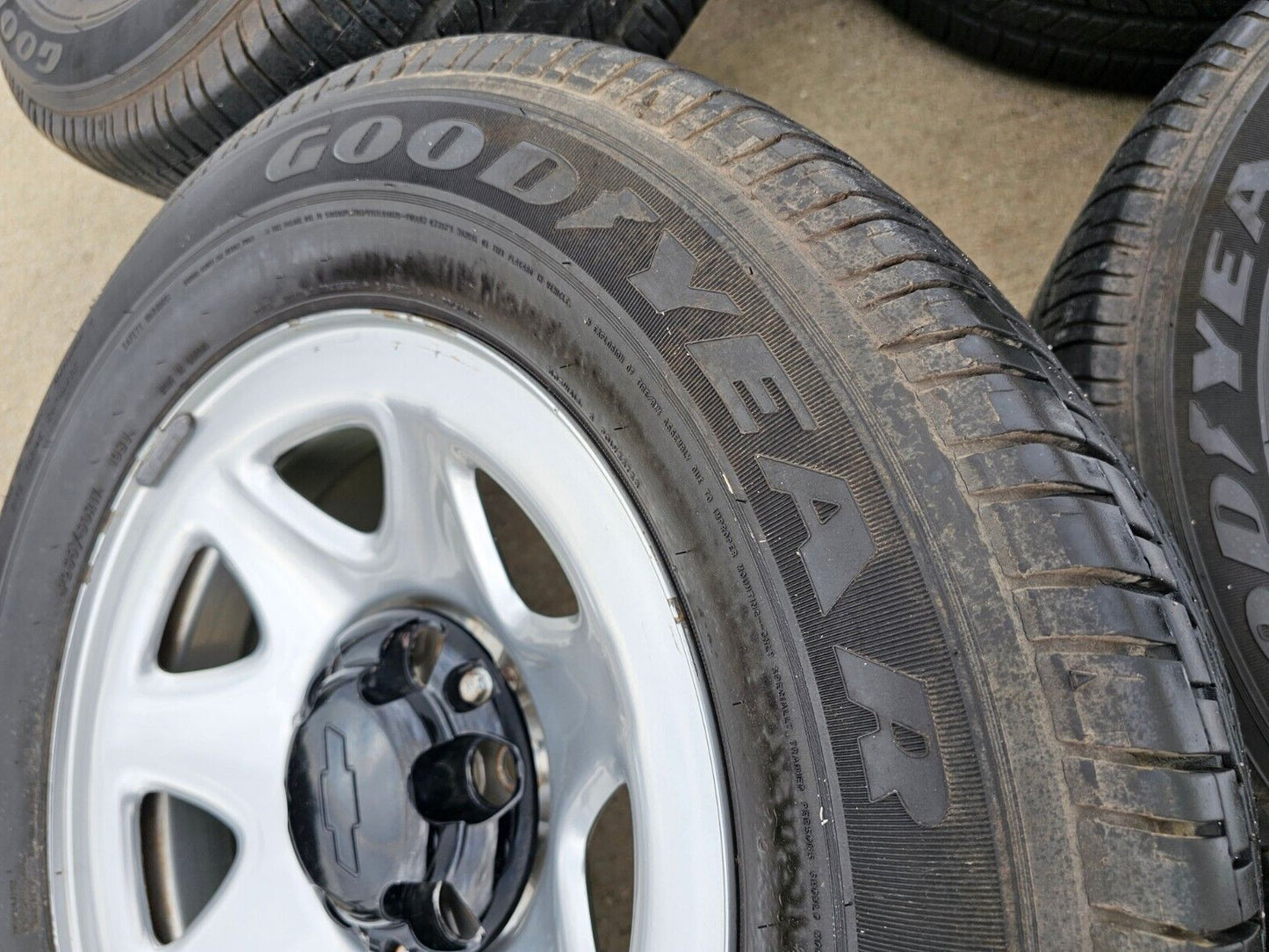 17" Chevy Tahoe PPV OEM Police Package 8111 wheels rims tires