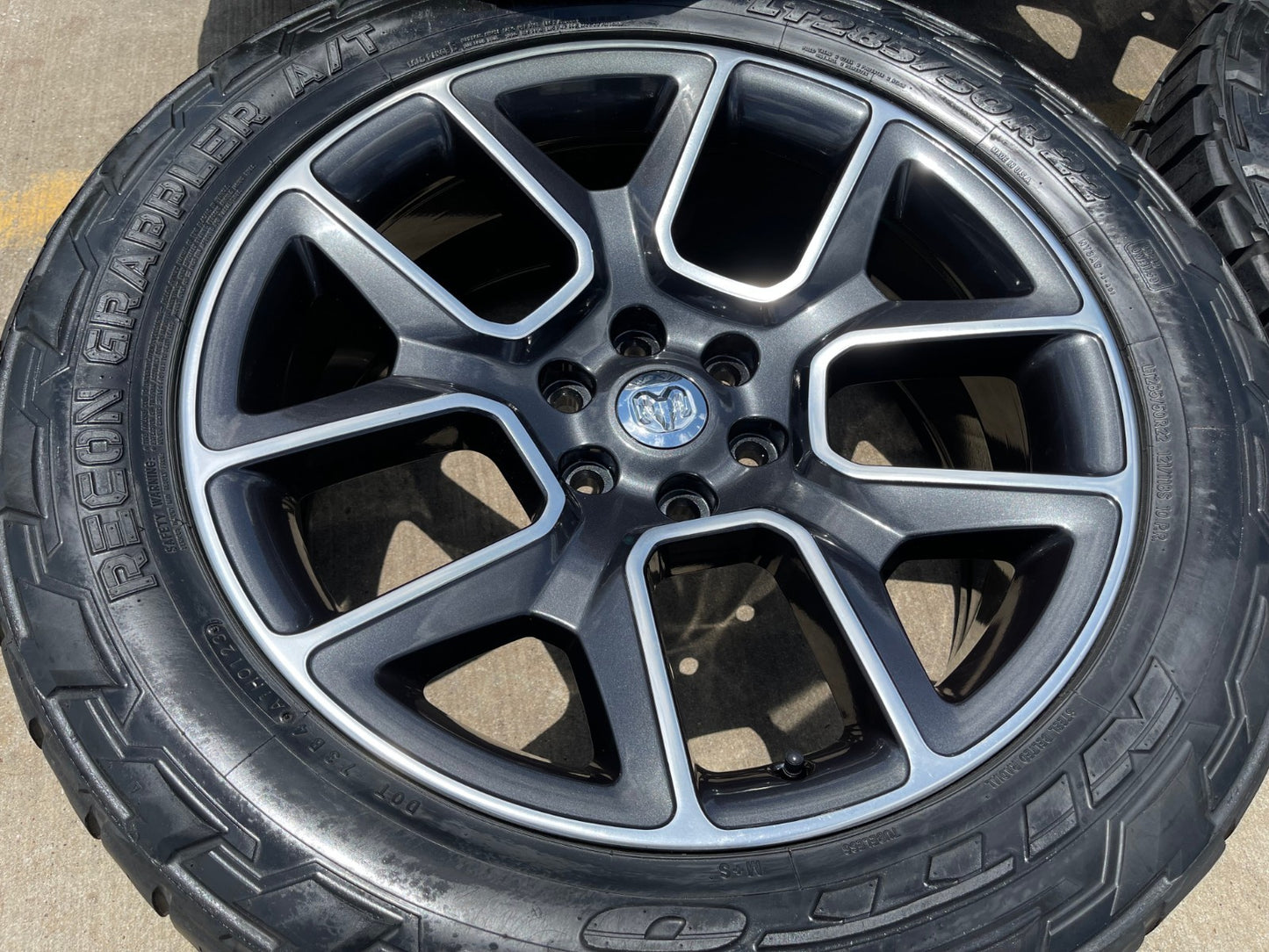 22" Dodge Ram 1500 OEM LIMITED Laramie wheels rims 2725 2684 NITTO 33"