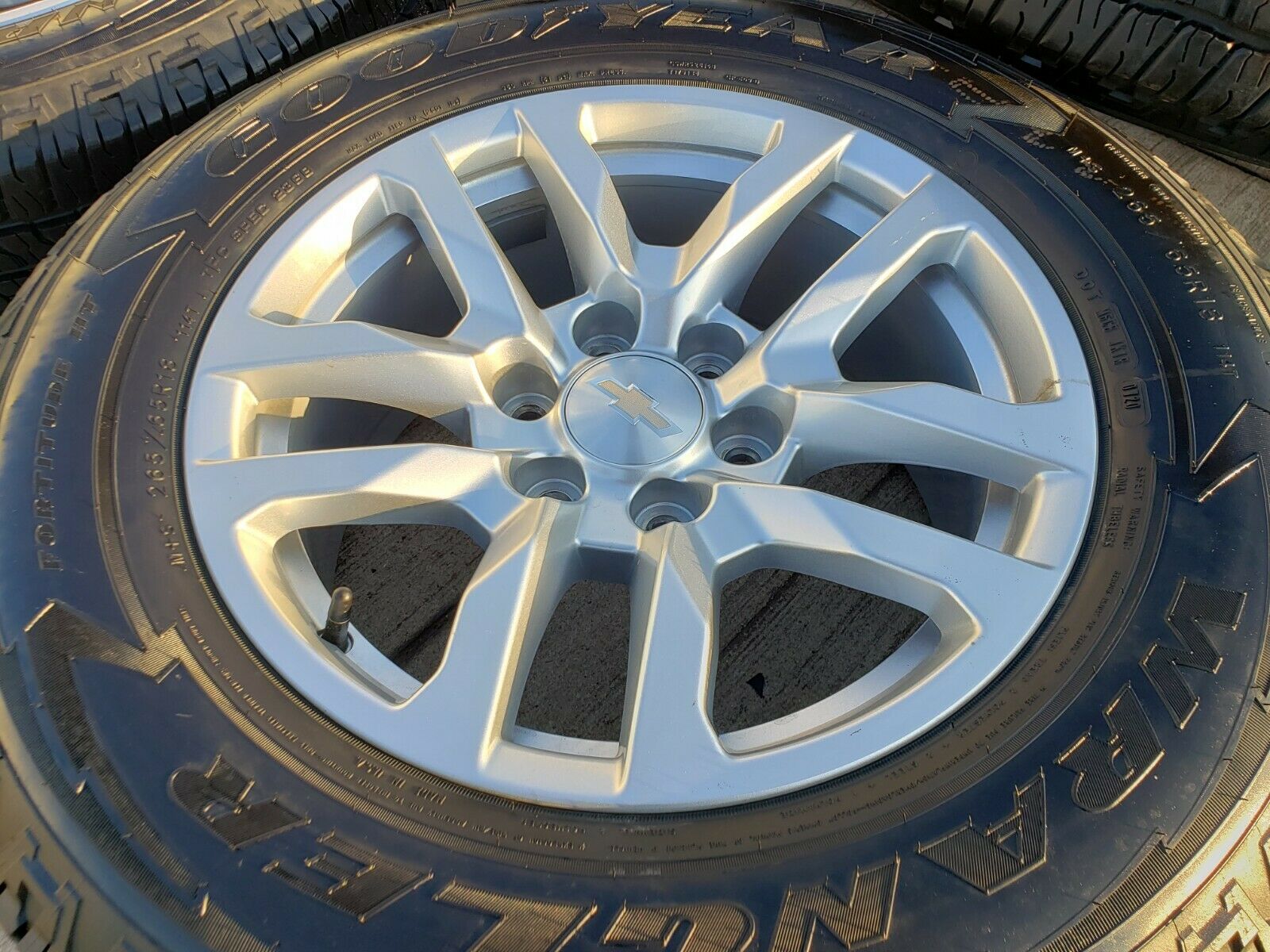18 Chevy Silverado Tahoe Oem 2022 2023 Wheels And Goodyear Tires 05912